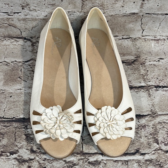 A2 By Aerosoles Shoes - NWOT A2 By Aerosoles White Floral Open Toe Flats